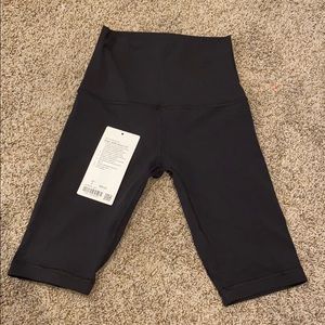 Women’s lululemon 10” shorts